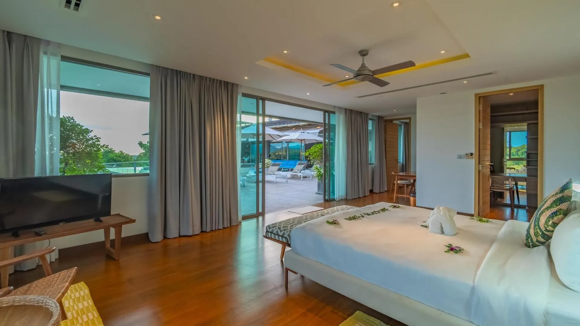 Tropical Castle Phuket By Resava Villa Layan Beach