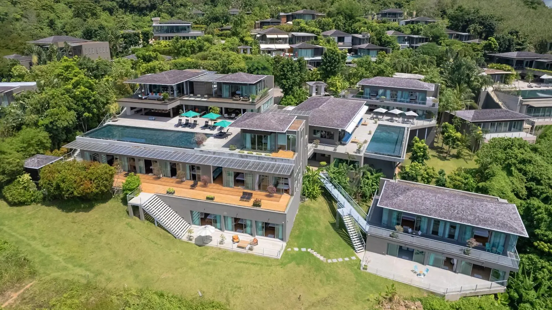 Tropical Castle Phuket By Resava Villa Layan Beach